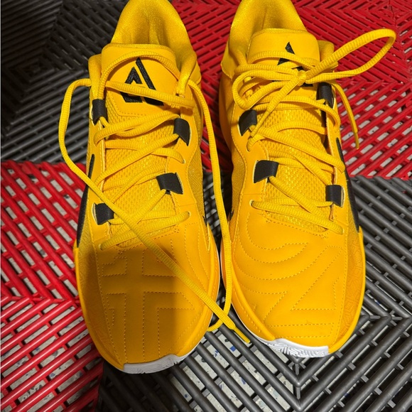 Nike - Picture 2 of 3